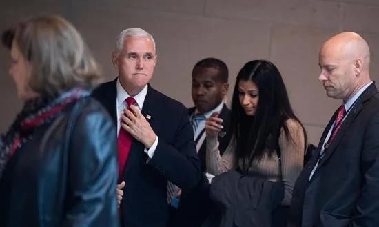 火光冲天|美国多地再发暴乱,5000抗议者冲破法院围栏,火光冲天