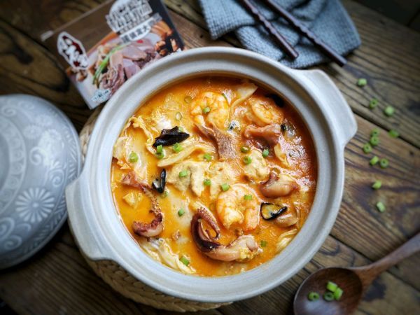  松茸骨汤调|金汤海鲜手掰豆腐