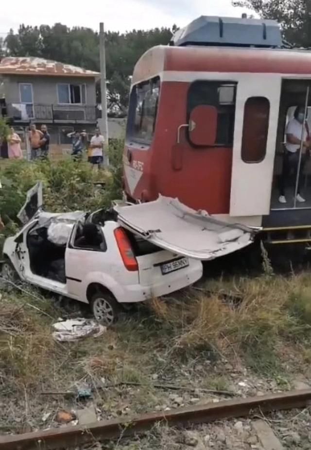  塔维|29岁歌手开车直播，突遇车祸当场去世！妻子仍在抢救中