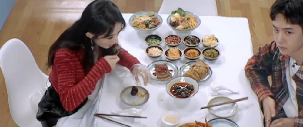  超大|赵丽颖吃超大田螺, 却被王一博给嫌弃? 小声说了句话全场都尴尬了!