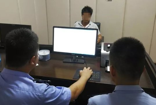 妻子|女护士与男医务同居,丈夫发现后持刀砍人,造成一死一伤