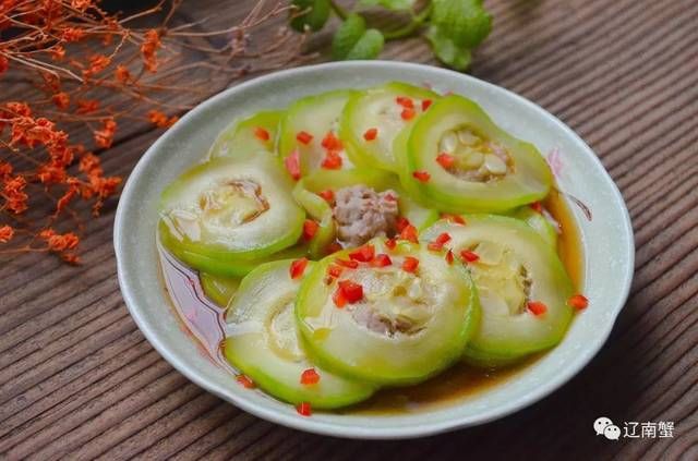  炒肉|西葫芦别再炒肉了，这样吃，上桌就被抢光！