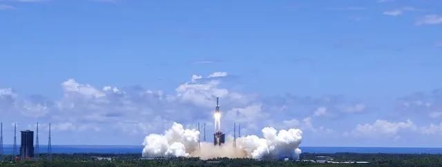  安装|国产火星车安装四块太阳能电池板, 背后是核能与太阳能的抉择