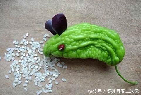 屁股|妹子，都说了老虎的屁股摸不得，你的胆子也真是够大的了，厉害了