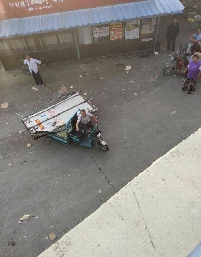  大萝卜|十万吨猪肉被哄抢后，我想起了南京大萝卜的憨憨劲