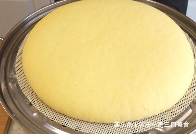 发面|玉米面发糕简单快速的做法不用发面,一次成型,蓬松宣软不发粘