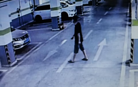 摄像头|壹现场丨男子熟练躲避摄像头四处盗窃 原来竟是小区租户