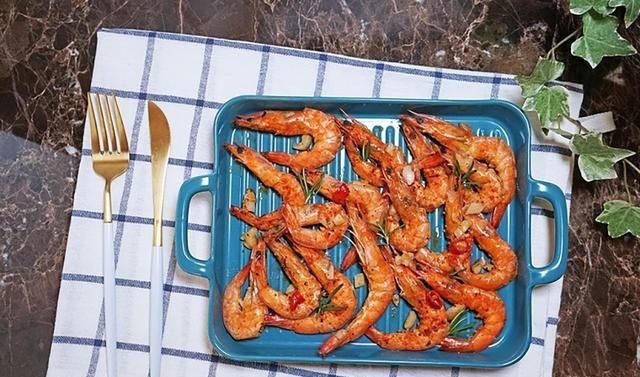 烤箱|做烤虾时，直接进放烤箱就错了，牢记这几个诀窍，大虾鲜嫩还不腥