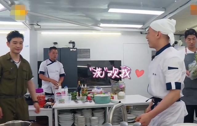  一条龙|《中餐厅》最会撩的MC上线，做菜菜跑堂一条龙，土味情话直冒泡