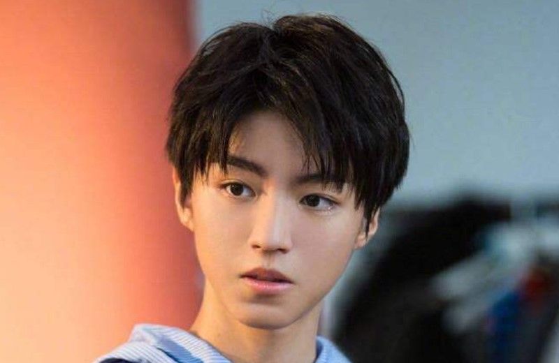  评价|《中餐厅》邀请医护人员吃饭，评价王俊凯：躲在角落里不想抢镜