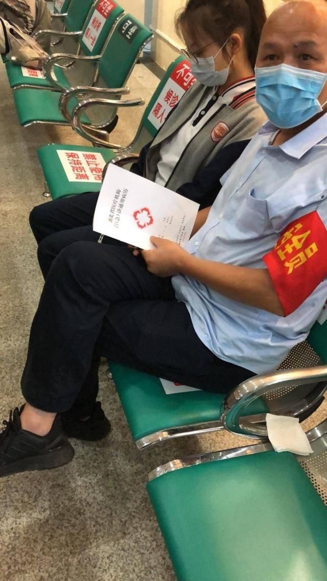 公交|女学生突发疾病倒地 290路公交变身救护车