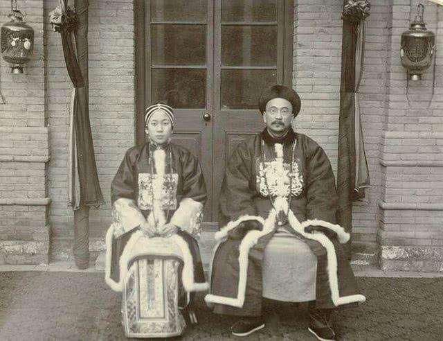 子孙满堂|晚清名臣李鸿章家族合影，子孙满堂英俊美丽，故居大气规模最大