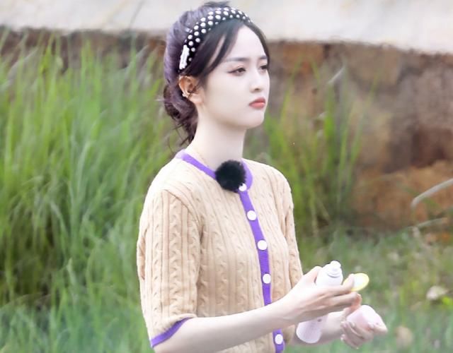  离不开|吴宣仪录综艺被抓拍，扎高马尾成元气少女，我的眼睛离不开她的腿