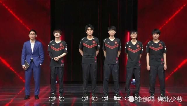  战队抓住机会|TES“卖水”打赢FPX，金晨为FPX助威，德云色：可汗世界前三青钢影