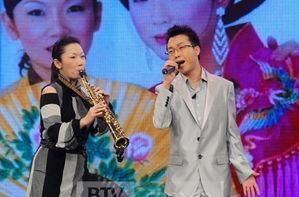  现况|草根逆袭抛弃糟糠女友，娶外国高官之女隐婚9年，李玉刚现况如何