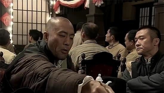 狼吞虎咽|新老亮剑魏和尚吃鸡对比:一个狼吞虎咽猛如虎,一个如同大家闺秀