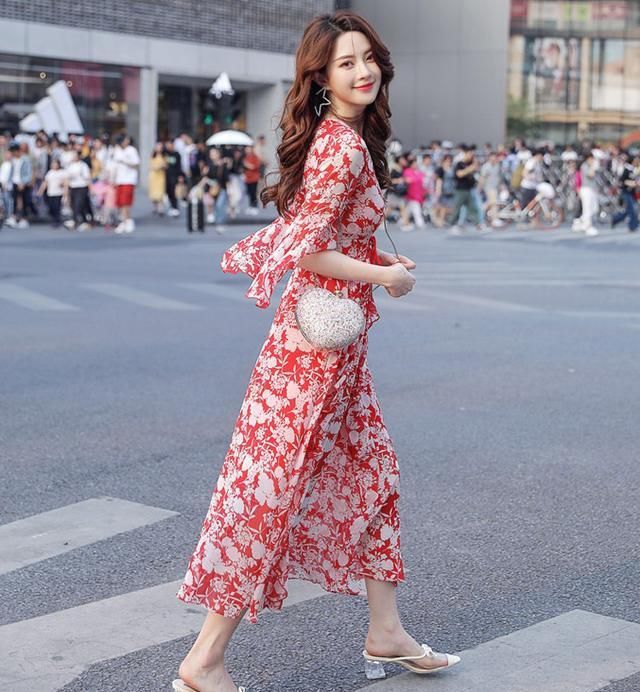  适合|好看的连衣裙很多, 青春减龄的并不多, 这款气质小清新长裙适合你