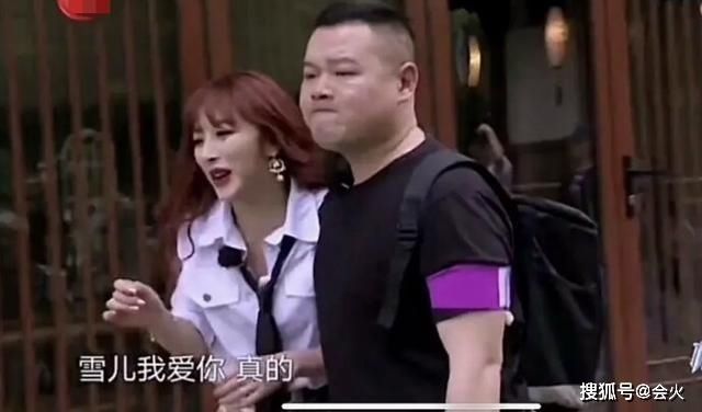  把手|岳云鹏紧紧抓住女演员以免被怀疑 把手伸进别人的裤子口袋 当众坦白？