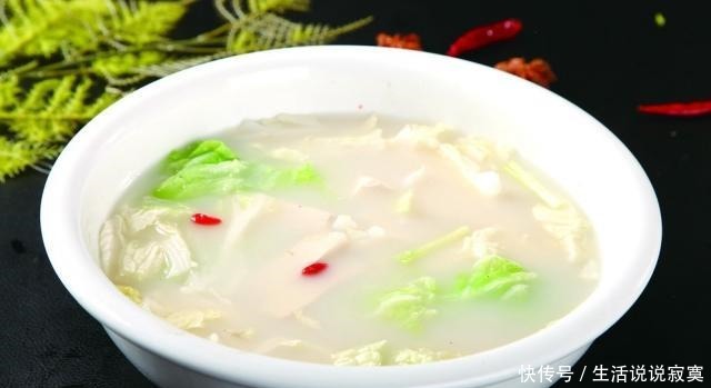 白菜|白菜炖豆腐时,牢记两个诀窍,炖出的豆腐鲜嫩美味,可口又下饭