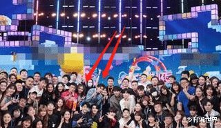  奔跑|《奔跑吧》收官才半个月，baby蔡徐坤就合体录《快本》，姐弟俩站位显眼