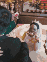 搞笑|搞笑GIF:伴娘在哪里找的真能闹