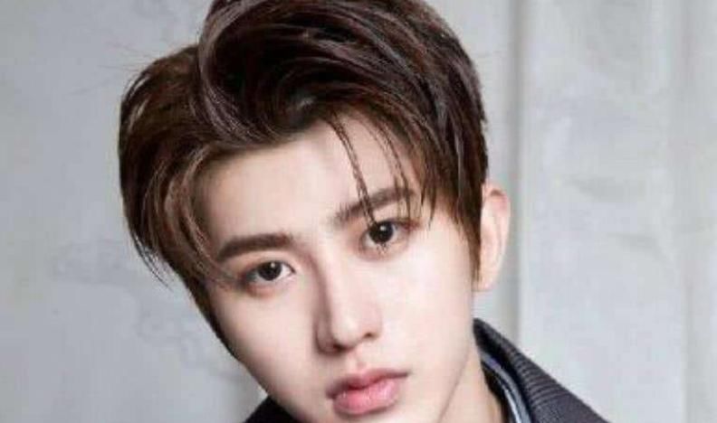  华晨|都是音乐界宠儿，为何蔡徐坤发展势头迅猛，华晨宇却开始走下坡路