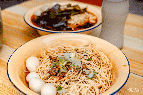 打包|天呐!让人专程驱车上百公里来打包的炸酱面,竟在襄城藏了24年!