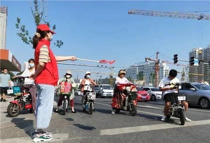 私家车车主|【创城进行时】大学生志愿者路口值守救助伤者！