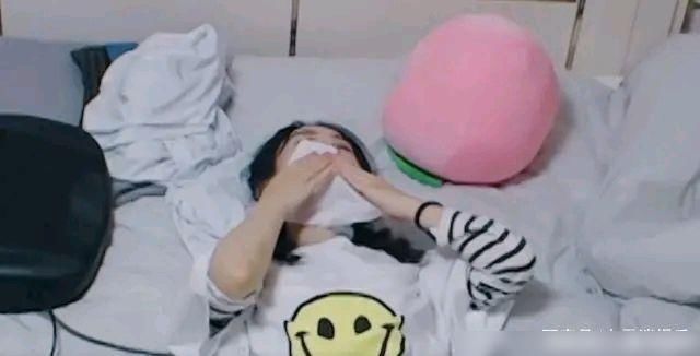  首播|《中餐厅》首播，赵丽颖全程焦虑，还躲到一边偷偷哭了