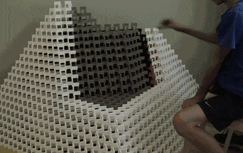  干净|搞笑GIF：擦地阿姨很认真，地真干净