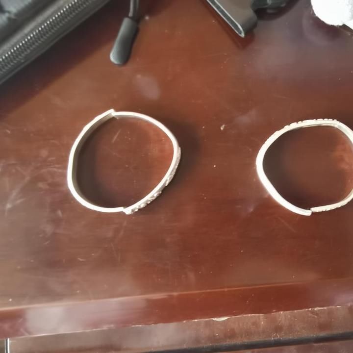  这位|“蜘蛛侠”小男孩和奶奶走散了，多亏这位细心的漂亮小姐姐及时发现