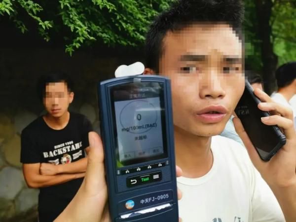  车牌尾号|贵阳街头，一车辆腾空翻倒！多亏了它，人员受轻伤！