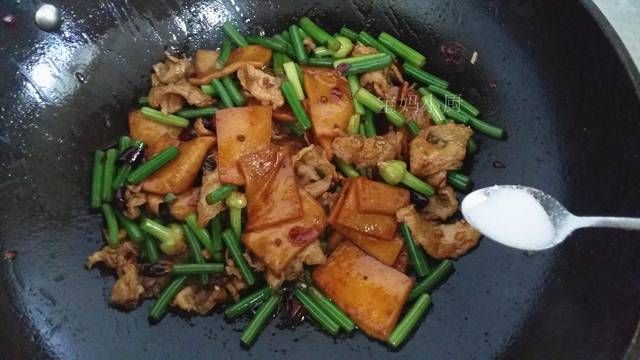  老公|这菜1周吃了4顿还没够，老公说容易上瘾，解馋下饭，秋季吃好