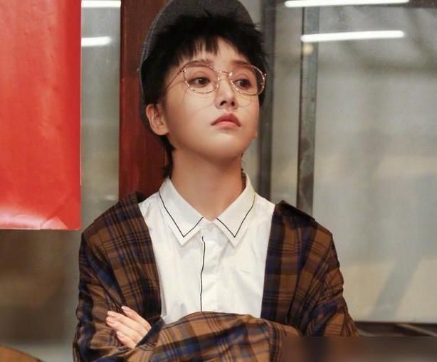  超车|姜贞羽，徐艺洋因祸得福，人气资源样样不差，弯道超车硬糖少女