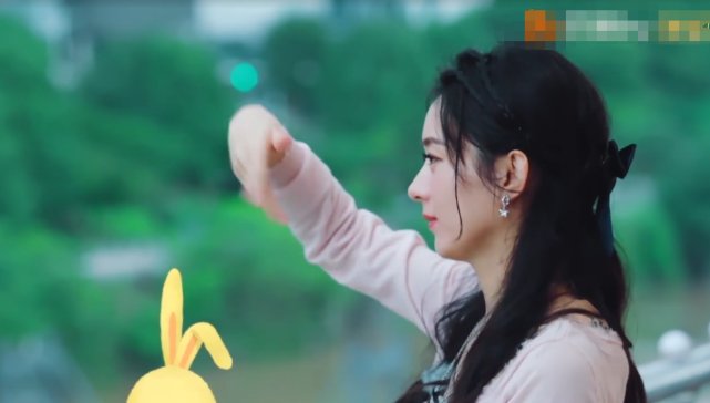  人品|赵丽颖录《中餐厅》, 路透就她粉丝多, 而当快下雨时, 她的做法暴露人品