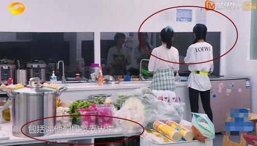  墨迹|赵丽颖嫌大厨墨迹，生气回房间，小声嘟囔却被录下来：真不敢相信