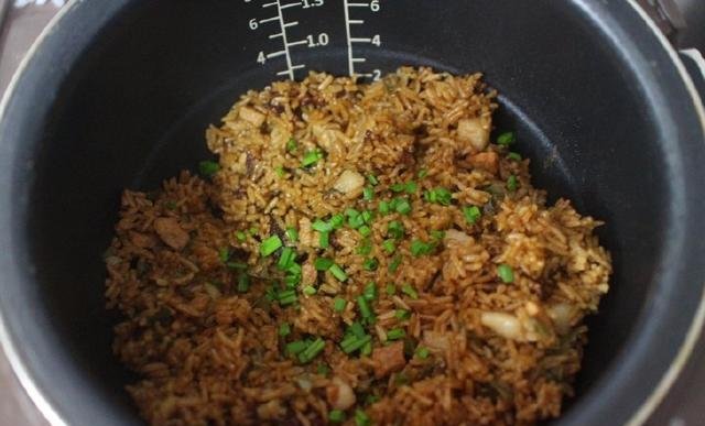  爱吃|不想炒菜，将饭菜直接一锅煮，没想到老公爱吃的不行，连吃三大碗