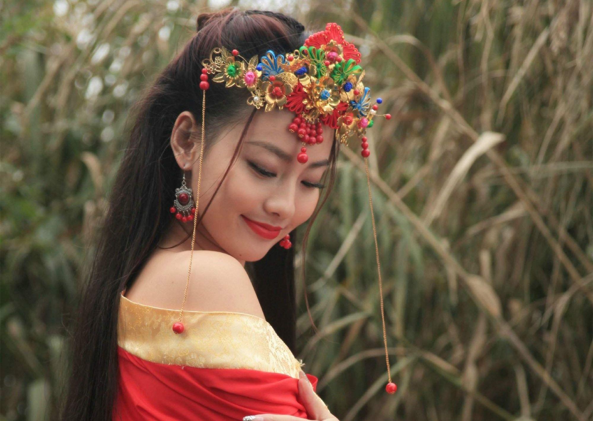 评选|古装女神评选,佟丽娅杜冰雁惊艳颜值,第一名像画里走出来的女人