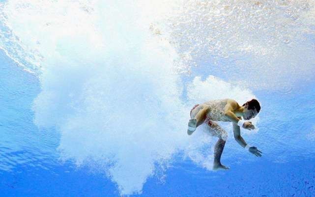  运动员|为什么官方要求男子跳水运动员只能穿三角裤，而不能选择四角裤？