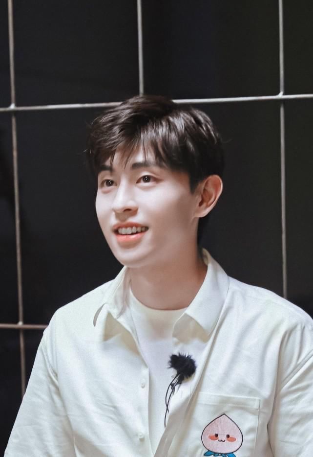  邓伦|邓伦认同自己是团宠