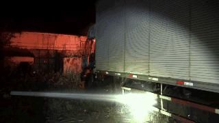  非法改装|深夜突发！市区金山路一汽车修理厂大火，出动7辆消防车！