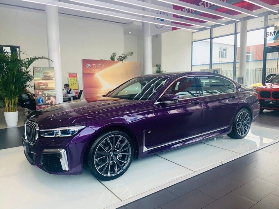  车身|最帅气的宝马7系来袭！落地80万，轴距3.2米，车身颜色最霸气！