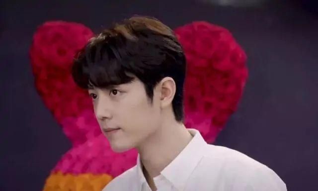  观看|肖战空降直播间，引近千万人观看，获赞3亿，战战正式复工