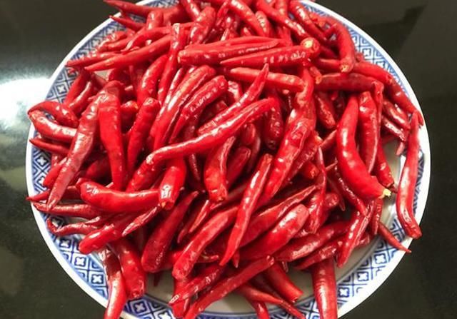 剁椒|剁辣椒学我这样做，配方比例全都告诉你，香辣美味，放许久都不坏