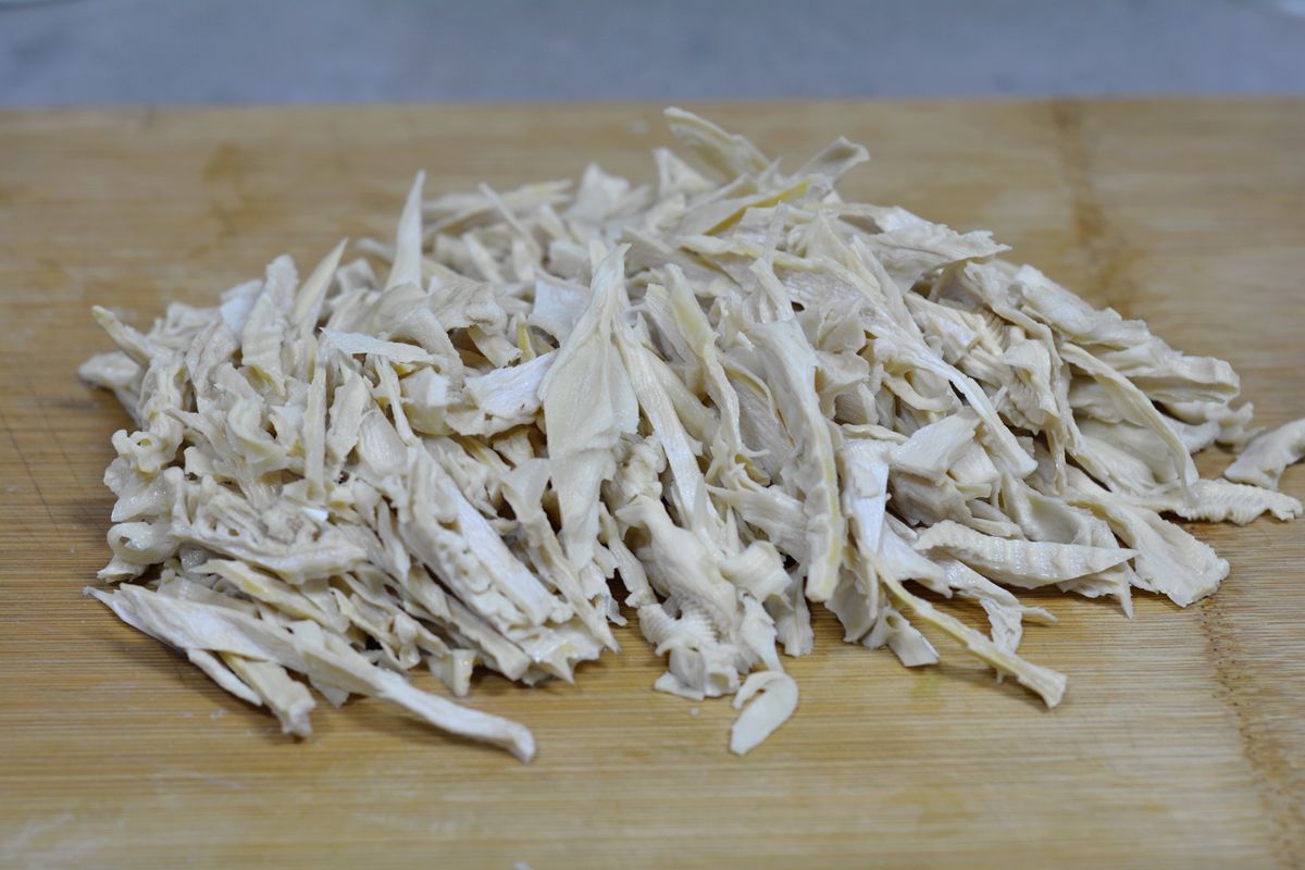  吃光|五花肉里放这个，不油不腻特下饭，一大锅转眼吃光汤都不剩！