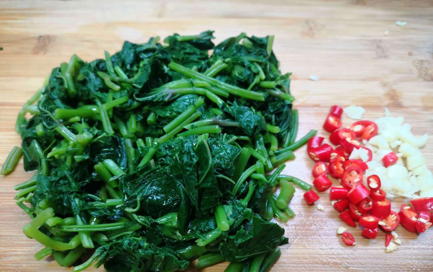  叶子|这菜，不懂吃叶子就亏了，清脆鲜嫩，常吃视力好，简单一拌特开胃