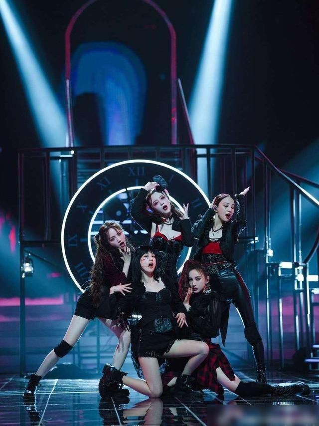  失误|金莎舞台失误痛哭，适合舞台却遭淘汰，“划水”却能“坚守”？