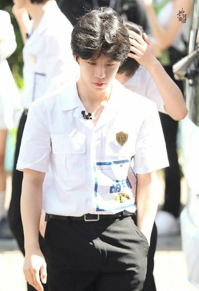  出人命|选秀而已咋还闹出人命了？《明日之子》选手吵架气出心脏病，被担架抬走