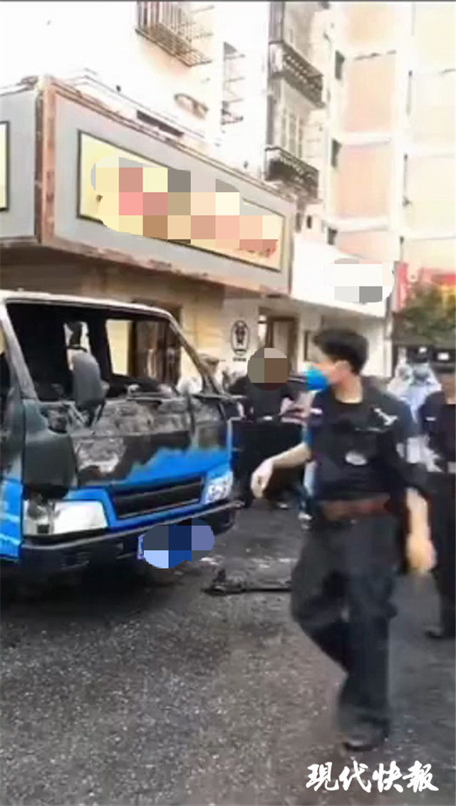  放火烧|因矛盾起争执，哥哥捅伤弟弟还放火烧车