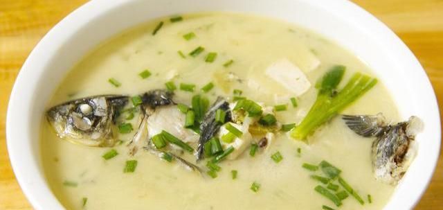  味道非常|大厨透露：不管炖什么鱼，掌握这3点，鱼汤香浓，鱼肉鲜嫩